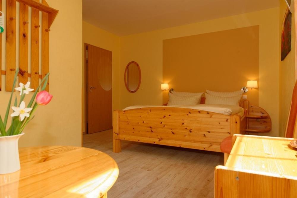 Landhotel Am Peetscher See Mirow Exterior foto