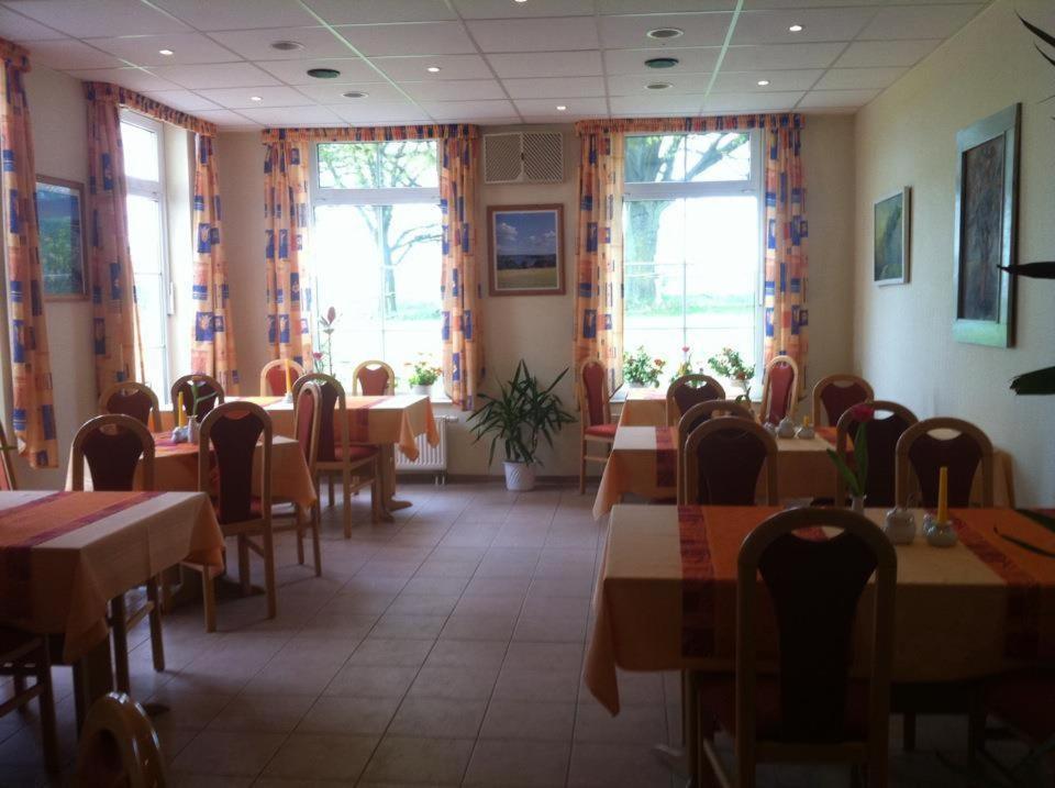 Landhotel Am Peetscher See Mirow Exterior foto